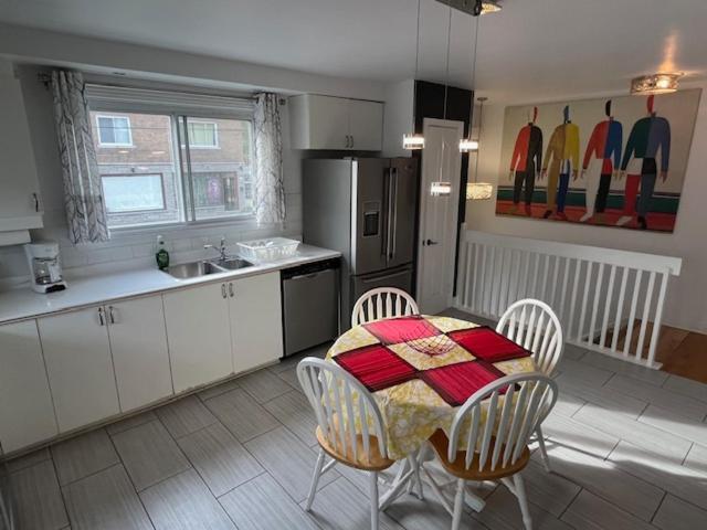Cute & Spacious 2 Bdr Appartement *